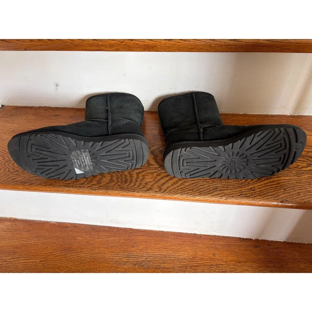 UGG Classic Short II Black Suede Sheepskin Boots‎ Size 7